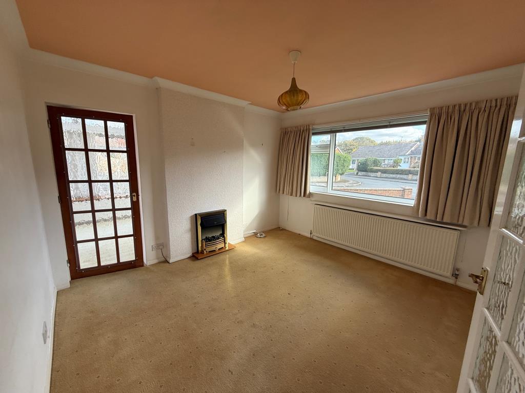 Lot: 124 - SEMI-DETACHED BUNGALOW FOR REFURBISHMENT - Living room